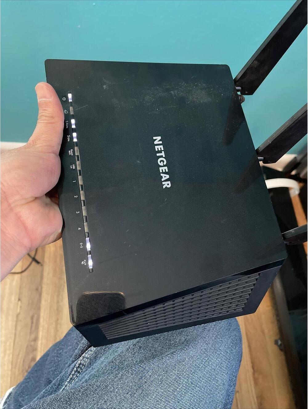 Netgear Router Model R6700v2 - Picture 8 of 12